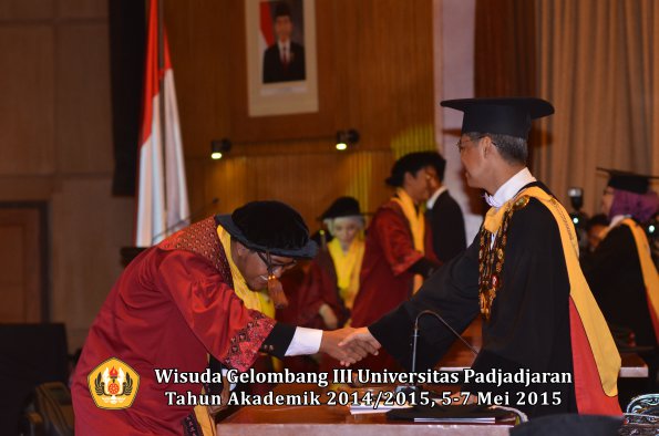 Wisuda Unpad Gel III TA 2014_2015  Fakultas Peternakan oleh Rektor  013