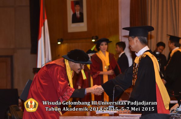 Wisuda Unpad Gel III TA 2014_2015  Fakultas Ilmu Komunikasi oleh Rektor 005