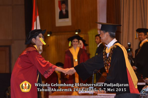 Wisuda Unpad Gel III TA 2014_2015  Fakultas Ilmu Komunikasi oleh Rektor 011