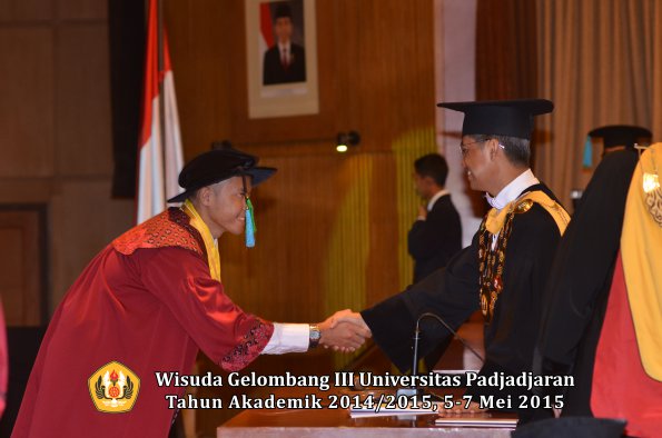 Wisuda Unpad Gel III TA 2014_2015  Fakultas PIK oleh Rektor  007