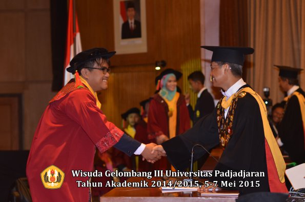 Wisuda Unpad Gel III TA 2014_2015  Fakultas TIP oleh Rektor  005