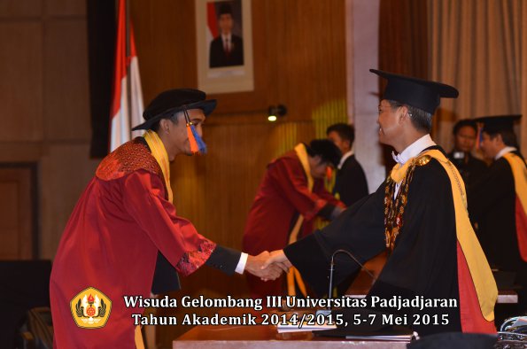 Wisuda Unpad Gel III TA 2014_2015  Fakultas Teknik Geologi oleh Rektor  005