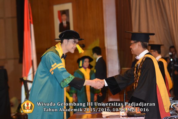 Wisuda Unpad Gel III TA 2015_2016  Fakultas Ilmu Komunikasi oleh Rektor  018