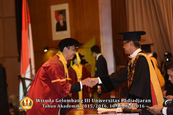Wisuda Unpad Gel III TA 2015_2016  Fakultas Ilmu Komunikasi oleh Rektor  080