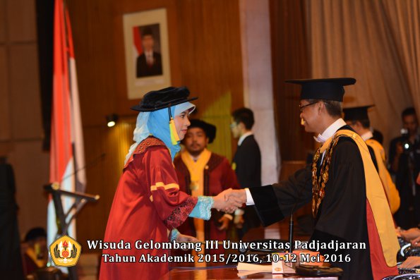 Wisuda Unpad Gel III TA 2015_2016  Fakultas Ilmu Komunikasi oleh Rektor  090