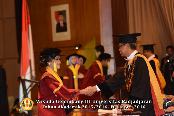 Wisuda Unpad Gel III TA 2015_2016  Fakultas Ilmu Komunikasi oleh Rektor  092