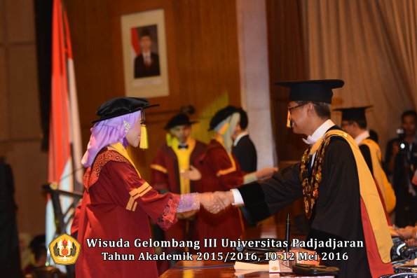 Wisuda Unpad Gel III TA 2015_2016  Fakultas Ilmu Komunikasi oleh Rektor  094