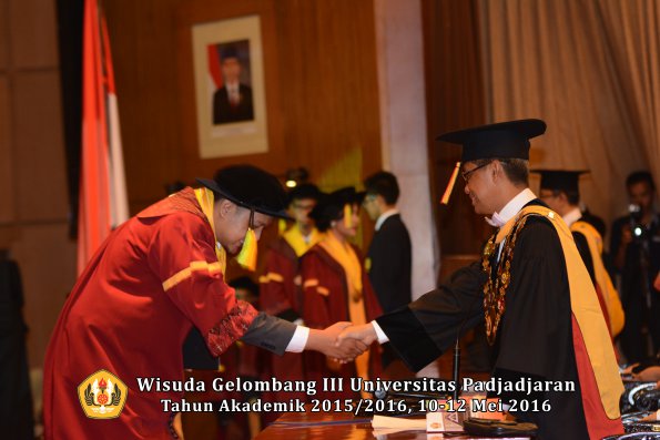 Wisuda Unpad Gel III TA 2015_2016  Fakultas Ilmu Komunikasi oleh Rektor  101