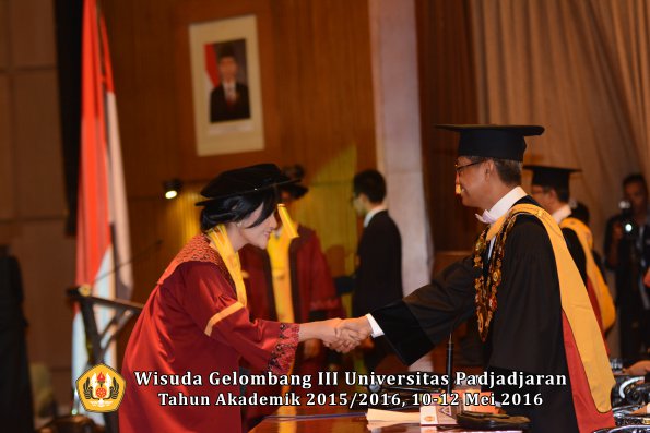 Wisuda Unpad Gel III TA 2015_2016  Fakultas Ilmu Komunikasi oleh Rektor  102