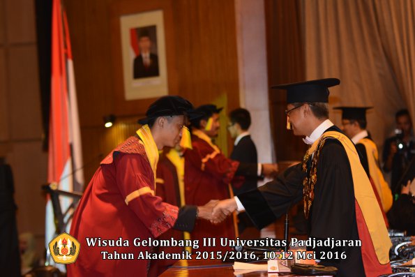 Wisuda Unpad Gel III TA 2015_2016  Fakultas Ilmu Komunikasi oleh Rektor  105
