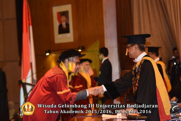 Wisuda Unpad Gel III TA 2015_2016  Fakultas Ilmu Komunikasi oleh Rektor  107