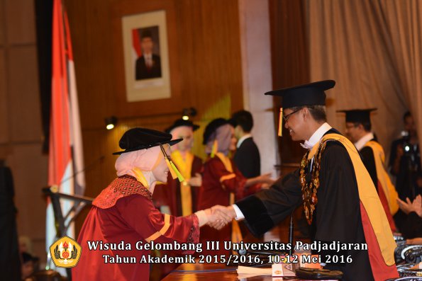 Wisuda Unpad Gel III TA 2015_2016  Fakultas Ilmu Komunikasi oleh Rektor  108