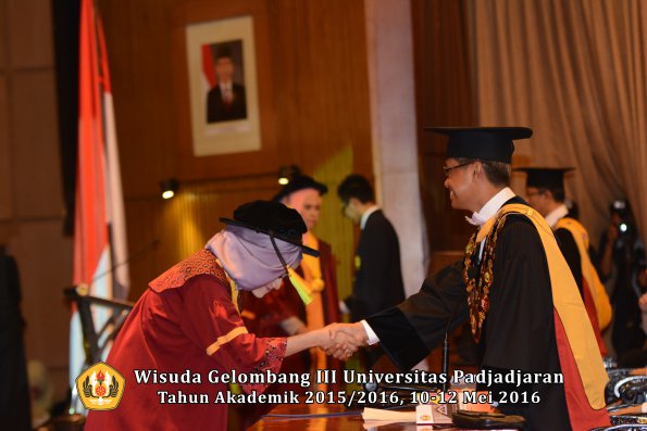Wisuda Unpad Gel III TA 2015_2016  Fakultas Ilmu Komunikasi oleh Rektor  109