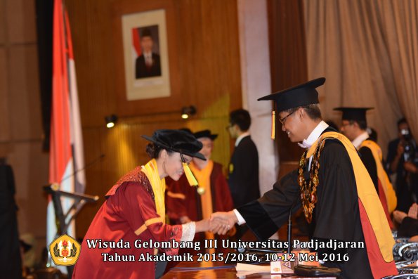 Wisuda Unpad Gel III TA 2015_2016  Fakultas Ilmu Komunikasi oleh Rektor  115