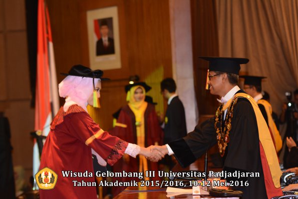 Wisuda Unpad Gel III TA 2015_2016  Fakultas Ilmu Komunikasi oleh Rektor  119