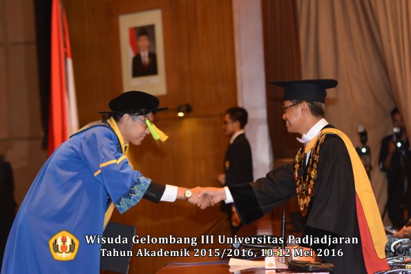 Wisuda Unpad Gel III TA 2015_2016  Fakultas Ilmu Komunikasi oleh Rektor  130