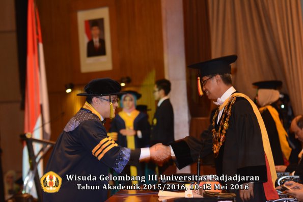 Wisuda Unpad Gel III TA 2015_2016  Fakultas Kedokteran oleh Rektor 001