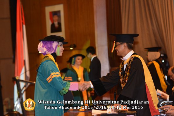 Wisuda Unpad Gel III TA 2015_2016  Fakultas Kedokteran oleh Rektor 004