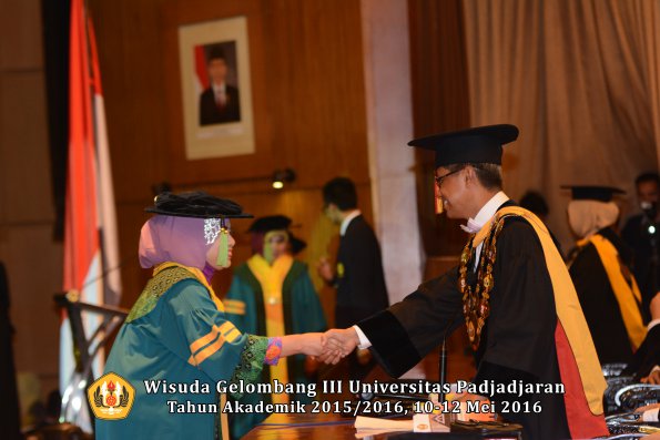 Wisuda Unpad Gel III TA 2015_2016  Fakultas Kedokteran oleh Rektor 091