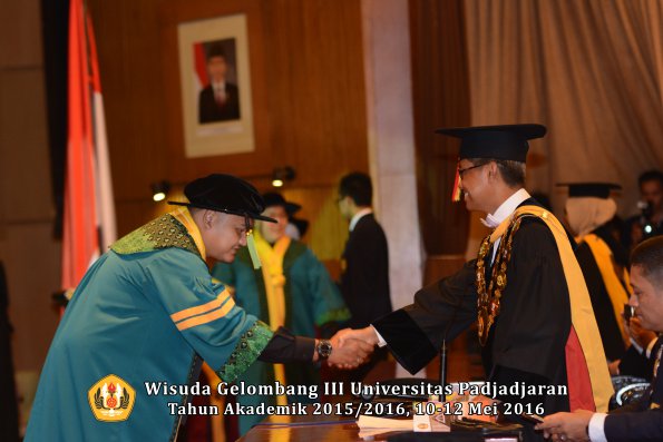 Wisuda Unpad Gel III TA 2015_2016  Fakultas Kedokteran oleh Rektor 127