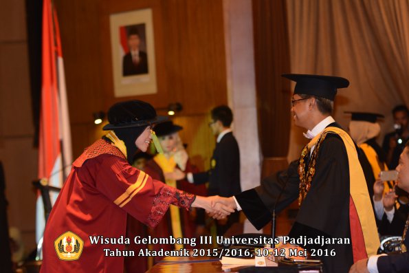 Wisuda Unpad Gel III TA 2015_2016  Fakultas Kedokteran oleh Rektor 136