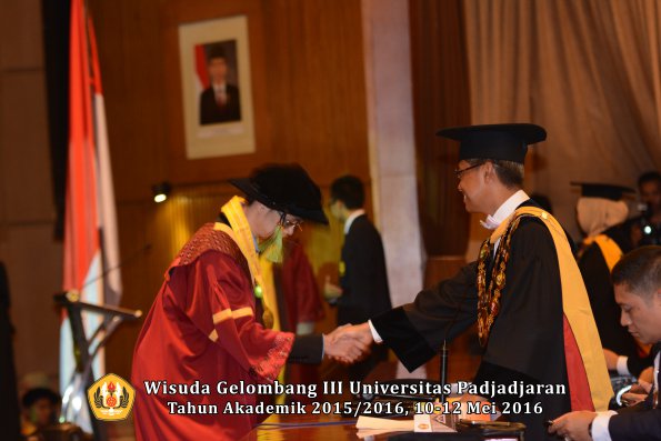 Wisuda Unpad Gel III TA 2015_2016  Fakultas Kedokteran oleh Rektor 179