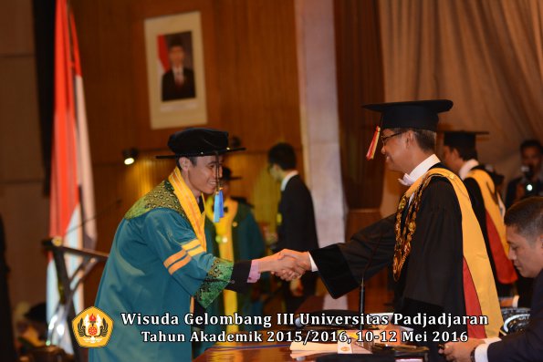 Wisuda Unpad Gel III TA 2015_2016  Fakultas Keperawatan oleh Rektor 002