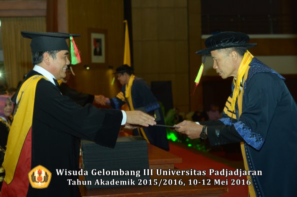 Wisuda Unpad Gel III TA 2015_2016 Fakultas Mipa oleh Dekan  002