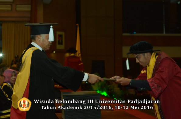 Wisuda Unpad Gel III TA 2015_2016 Fakultas Pertanian oleh Dekan  051
