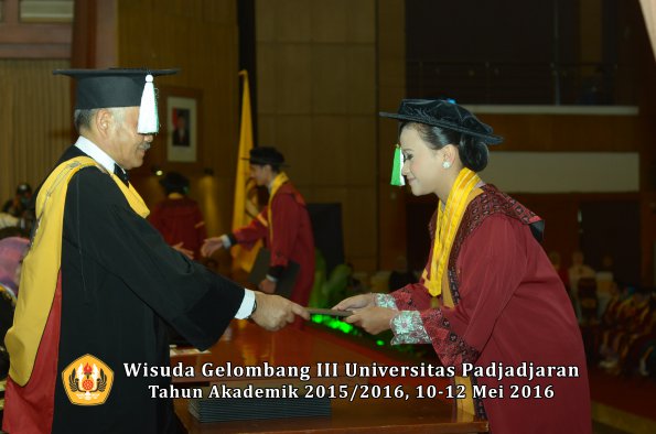 Wisuda Unpad Gel III TA 2015_2016 Fakultas Pertanian oleh Dekan  087