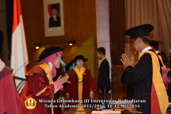 Wisuda Unpad Gel III TA 2015_2016  Fakultas Ilmu Budaya oleh Rektor  110