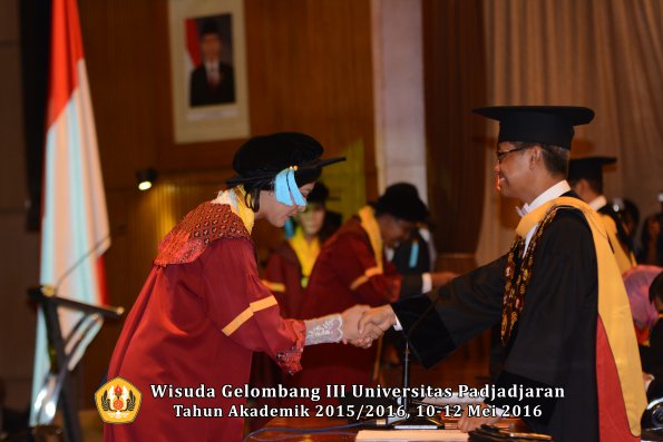 Wisuda Unpad Gel III TA 2015_2016  Fakultas Ilmu Budaya oleh Rektor  113