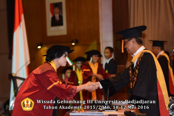 Wisuda Unpad Gel III TA 2015_2016 Fakultas Pertanian oleh Rektor  077