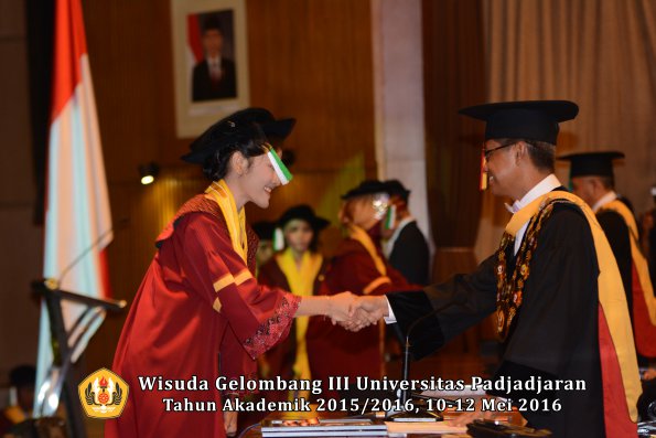 Wisuda Unpad Gel III TA 2015_2016 Fakultas Pertanian oleh Rektor  083