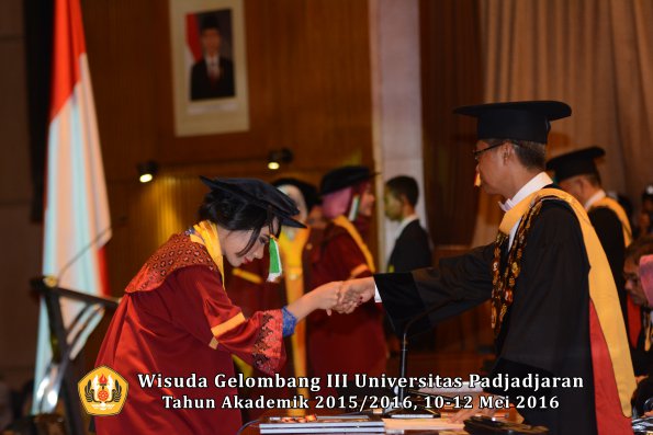 Wisuda Unpad Gel III TA 2015_2016 Fakultas Pertanian oleh Rektor  091