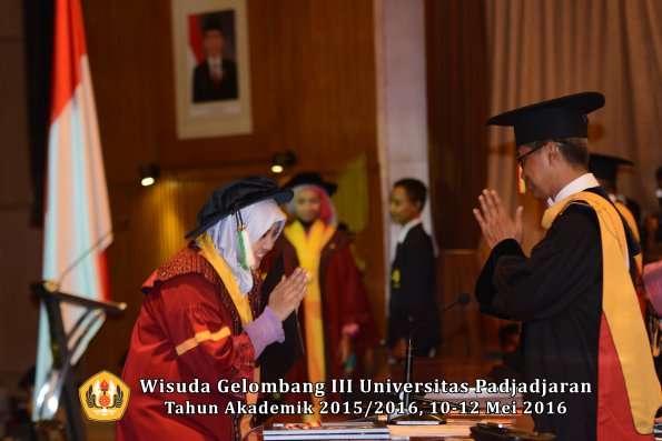 Wisuda Unpad Gel III TA 2015_2016 Fakultas Pertanian oleh Rektor  093