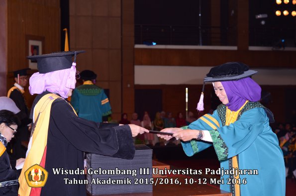 Wisuda Unpad Gel III TA 2015_2016 Fakultas Kedokteran Gigi oleh Dekan  002
