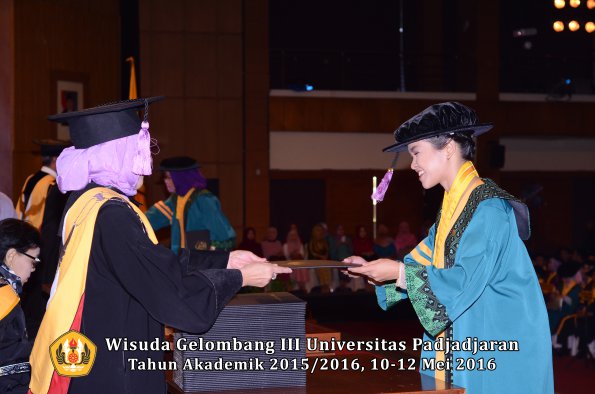 Wisuda Unpad Gel III TA 2015_2016 Fakultas Kedokteran Gigi oleh Dekan  003