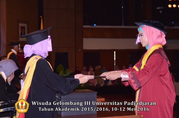 Wisuda Unpad Gel III TA 2015_2016 Fakultas Kedokteran Gigi oleh Dekan  051