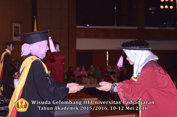 Wisuda Unpad Gel III TA 2015_2016 Fakultas Kedokteran Gigi oleh Dekan  070
