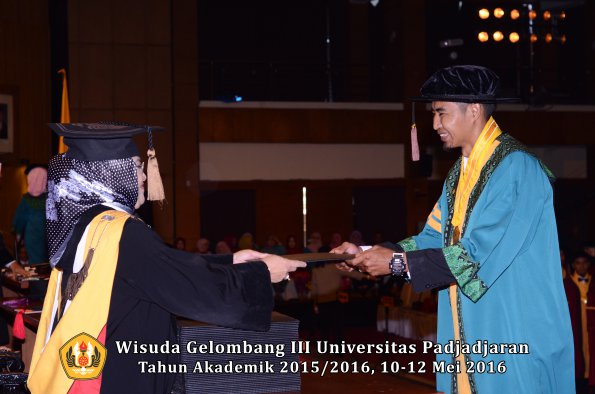 Wisuda Unpad Gel III TA 2015_2016  Fakultas Peternakan oleh Dekan  003