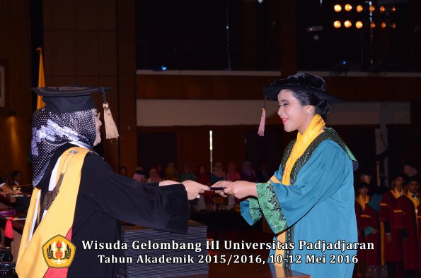 Wisuda Unpad Gel III TA 2015_2016  Fakultas Peternakan oleh Dekan  004