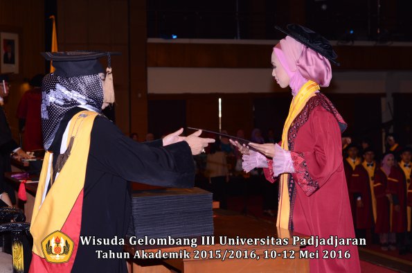 Wisuda Unpad Gel III TA 2015_2016  Fakultas Peternakan oleh Dekan  008