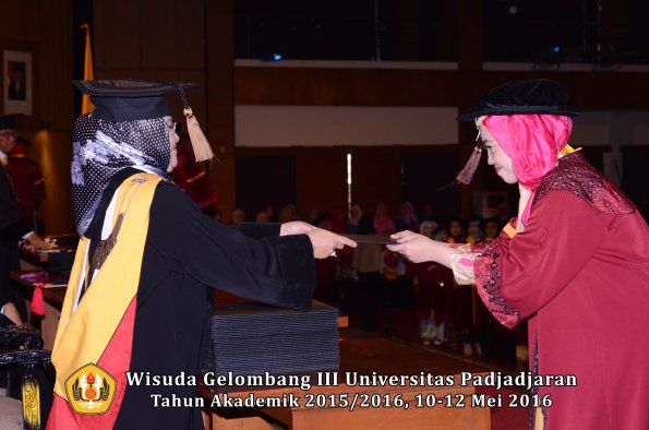 Wisuda Unpad Gel III TA 2015_2016  Fakultas Peternakan oleh Dekan  011