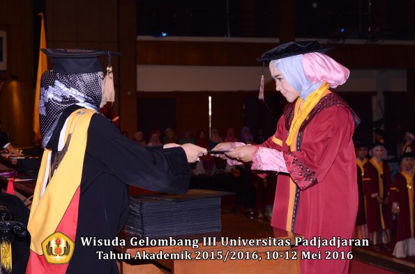 Wisuda Unpad Gel III TA 2015_2016  Fakultas Peternakan oleh Dekan  013