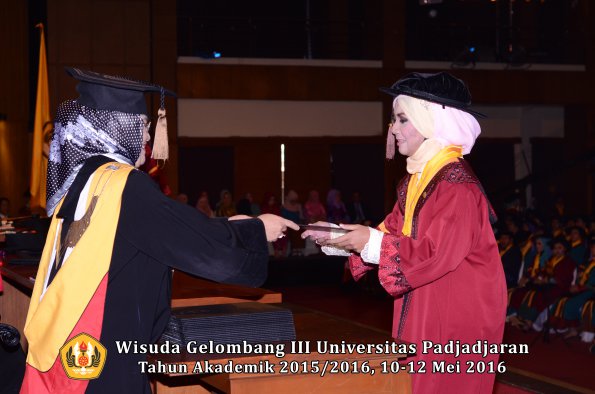 Wisuda Unpad Gel III TA 2015_2016  Fakultas Peternakan oleh Dekan  069