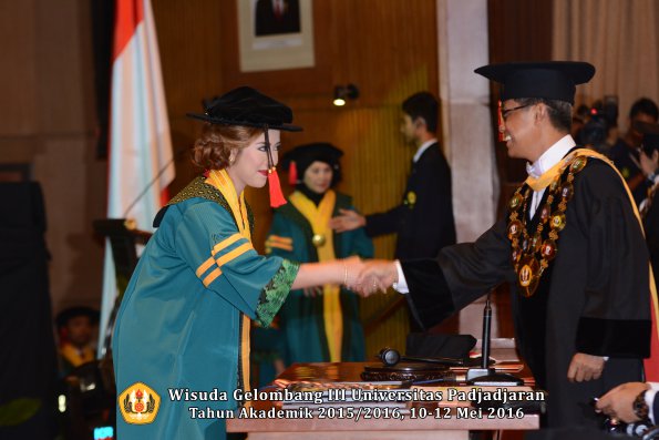 Wisuda Unpad Gel III TA 2015_2016  Fakultas Hukum oleh Rektor 012