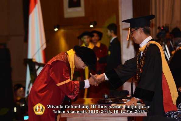 Wisuda Unpad Gel III TA 2015_2016  Fakultas Peternakan oleh Rektor  005