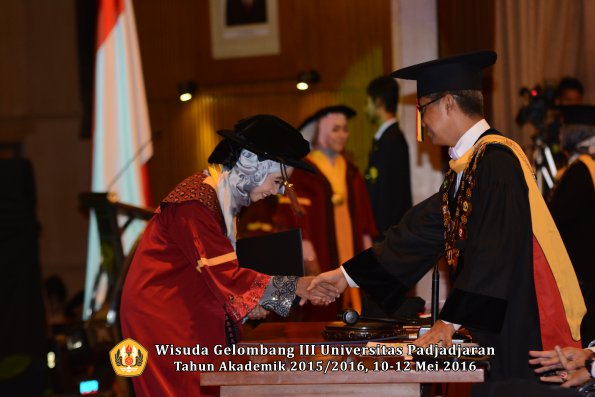 Wisuda Unpad Gel III TA 2015_2016  Fakultas Peternakan oleh Rektor  012