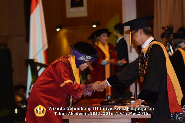 Wisuda Unpad Gel III TA 2015_2016  Fakultas Peternakan oleh Rektor  020